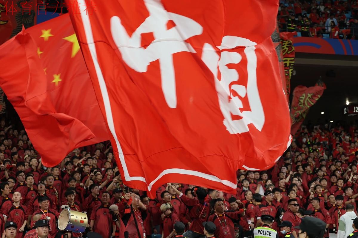 中国足球协会祝广大球迷朋友们新春快乐,龙年大吉! 中国足球协会祝广大球迷朋友们新春快乐,龙年大吉!